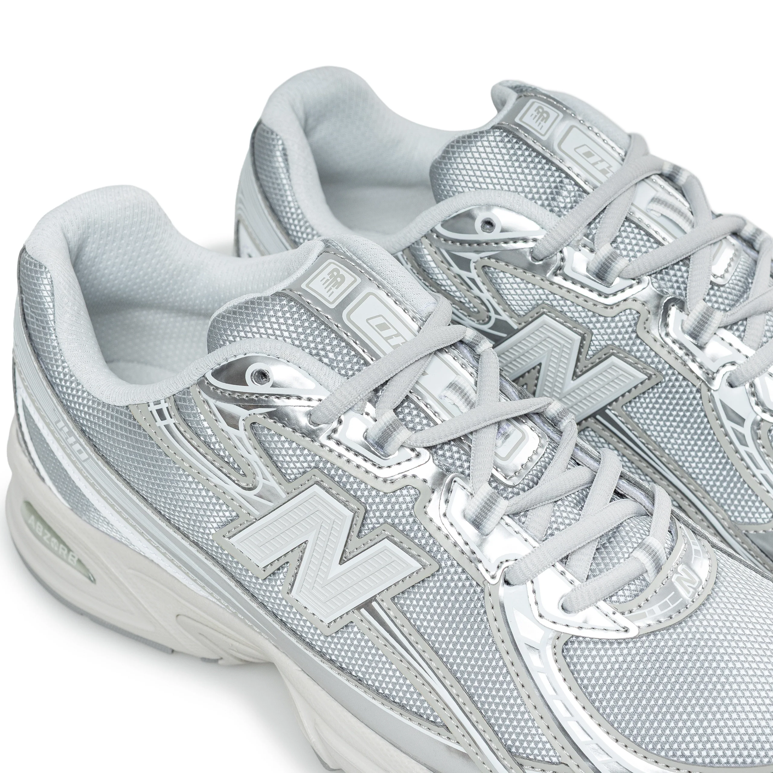 740 | Metallic Silver - Image 4