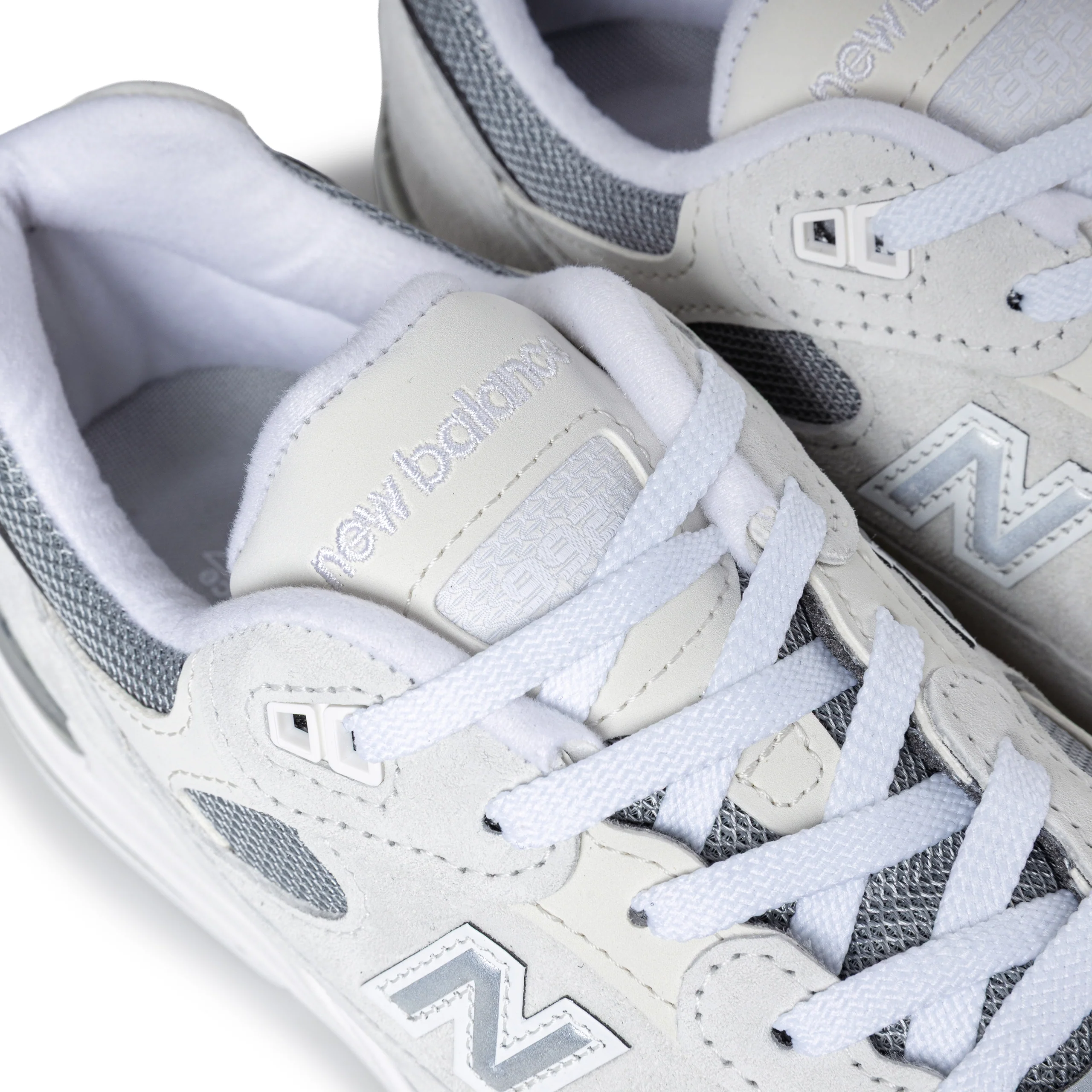 992 Made in USA | White Reflection - Image 4