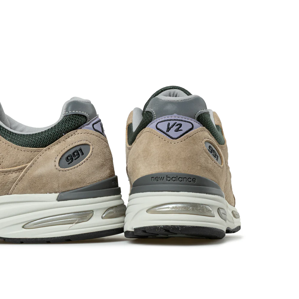 MADE in UK 991v2 | Cement - Image 6
