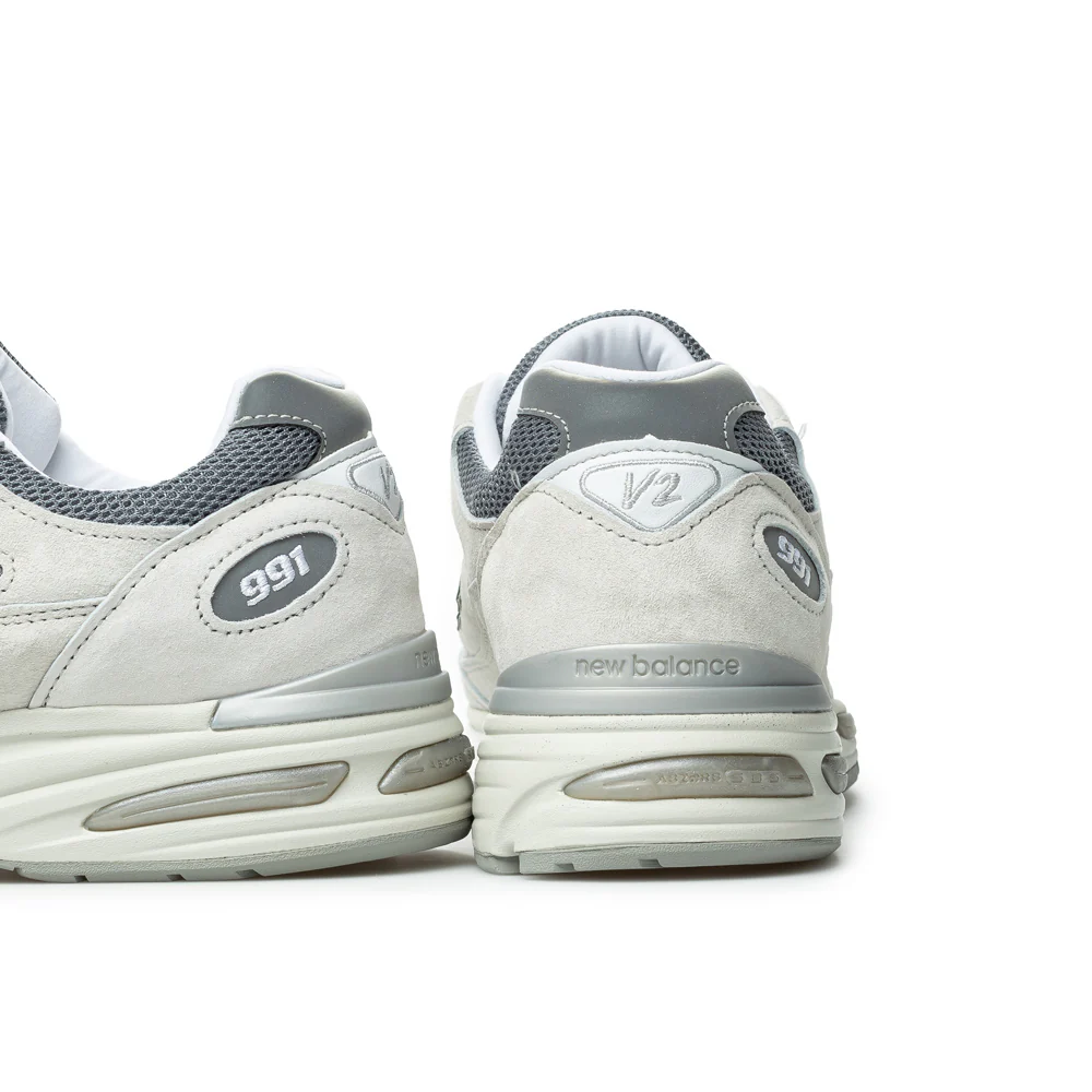 MADE in UK 991v2 | Cool Grey - Image 6